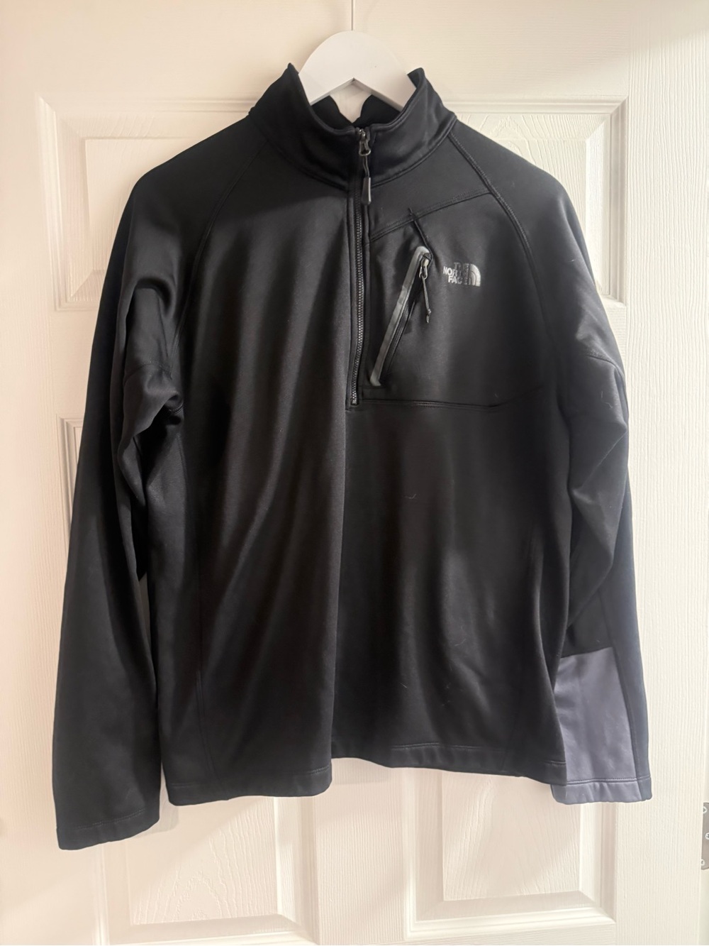 The North Face Men’s Quarter Zip Soft Shell Pullover – Black – Size L